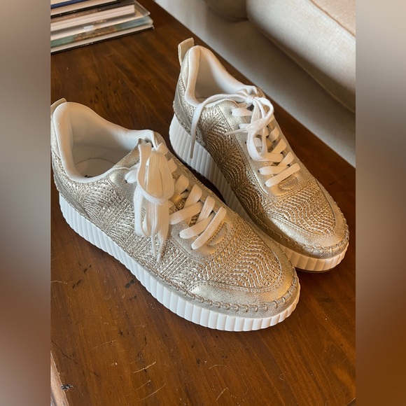 NEW Gold weave wedge/platform sneakers Universal Threads size 9.5 - Picture 13 of 14